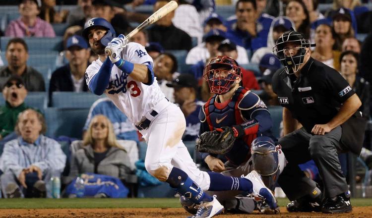 Dodgers acorta distancias con Bravos en la Liga Nacional