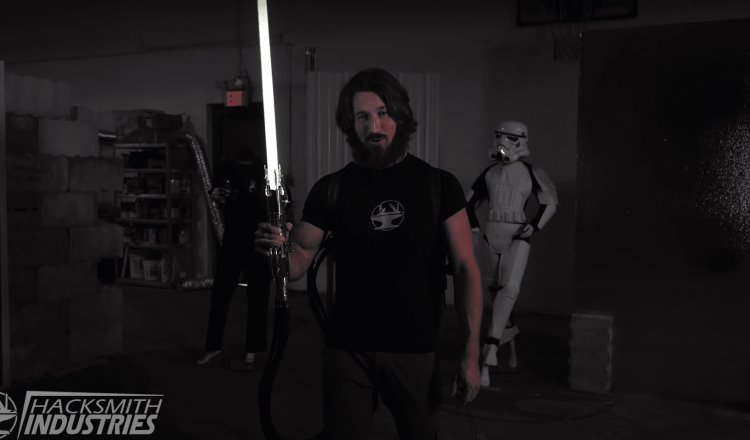 Youtuber crea primer sable láser “real” como el usado por personajes de Star Wars