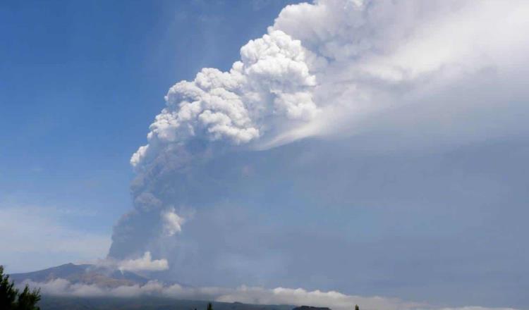 Registra volcán Etna nueva erupción