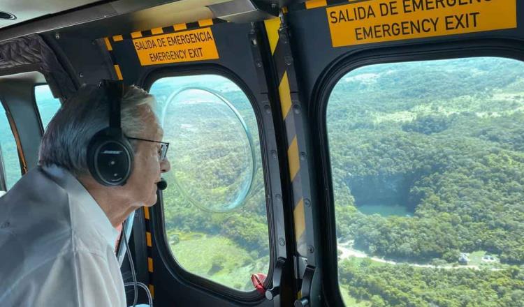 Presume AMLO sobrevuelo por obra del Tren Maya; usuarios critican presunto ecocidio