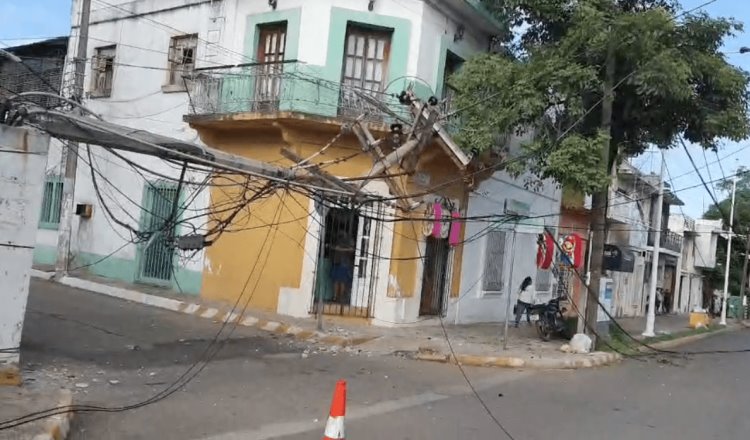 Vactor tira cables de alta tensión y deja sin luz al primer cuadro de Villahermosa