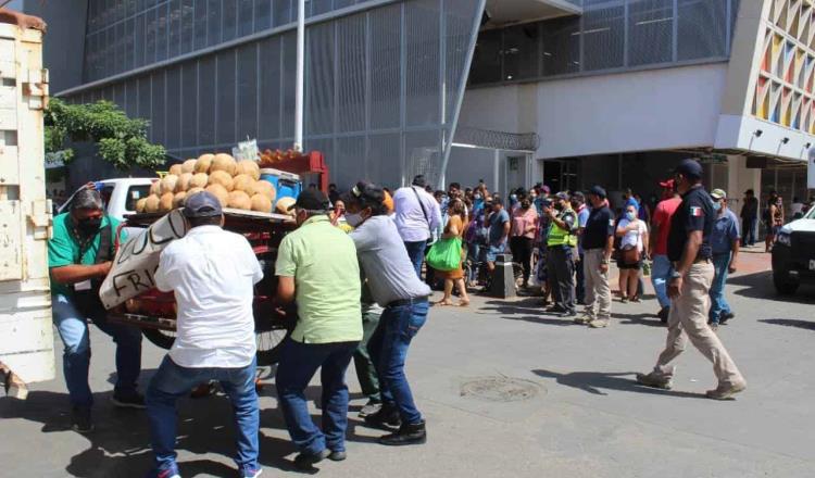 Decomisa Fiscalización de Centro productos a vendedores ambulantes del mercado “Pino Suárez”