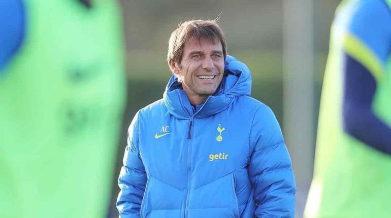 Tottenham hace oficial la salida de Antonio Conte de la dirección técnica del equipo