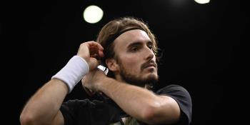 Tsitsipas se retira del Masters de París por dolencias en el codo