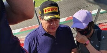 Exhiben en redes sociales a Mario Delgado en el GP México