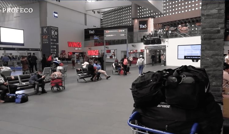 Pide Profeco a aerolíneas dejar de cobrar extra por equipaje de mano