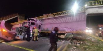 Cae puente peatonal en la carretera México-Texcoco; no se reportan víctimas