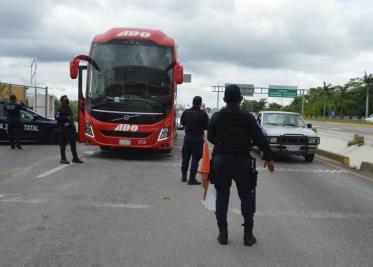 Vehículo de carga choca en la Villahermosa-Cárdenas
