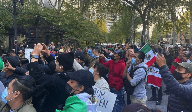 Mexicanos “invadieron” las calles de NY para escuchar discurso de AMLO