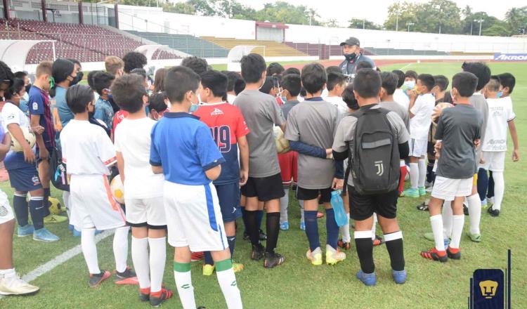 Pumas Tabasco recibe a una centena de niños en entrenamiento