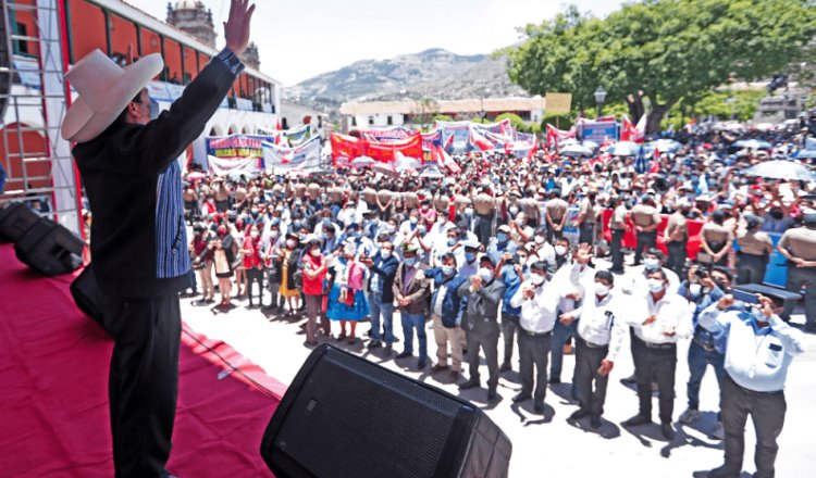 Siguiendo ejemplo de AMLO, presidente de Perú anuncia venta de avión presidencial