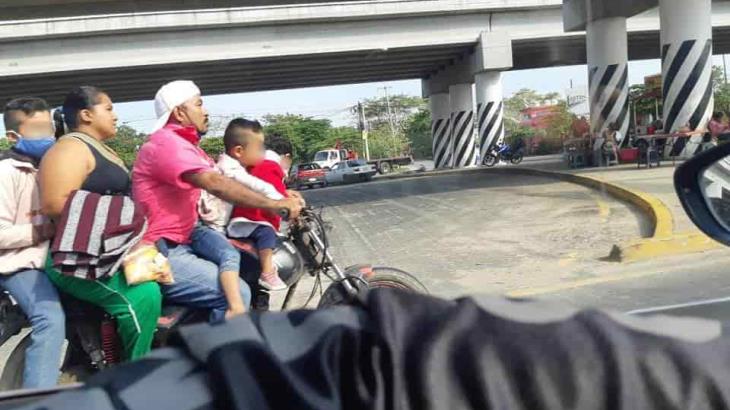 Captan a tres menores y dos adultos en motocicleta en la Villahermosa-Cárdenas