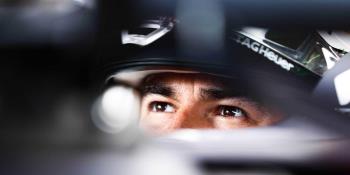 Cuestiona "Checo" Pérez "qué están haciendo" en Mercedes para ser tan rápidos