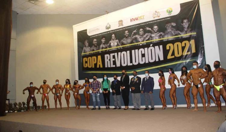 José Martín Cuevas levanta la Copa Revolución 2021 de Fisicoconstructivismo