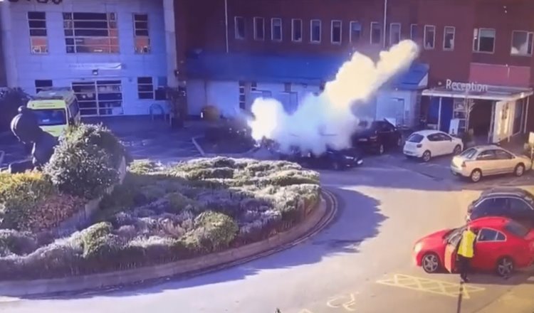 Explosión de taxi en Liverpool deja una persona muerta y una herida