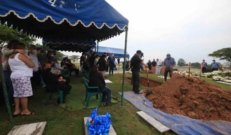 Amigos y familiares dan último adiós a Norma Cárdenas, promotora cultural