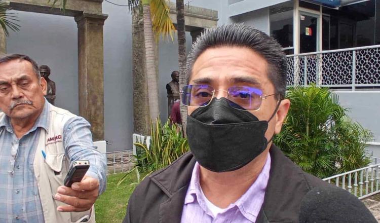 Solicita Ricardo León permiso sin goce de sueldo para acudir a entrevista de vacante en el INAI