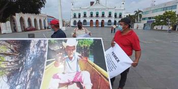 Protestan pescadores de Cárdenas en Plaza de Armas por derrame de hidrocarburo