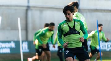 Diego Lainez "está agarrando su mejor forma": Pellegrini