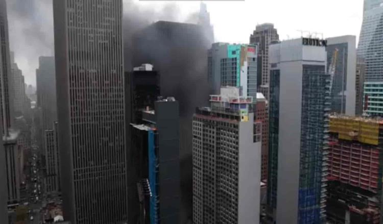 Se incendia edificio cercano al Rockefeller Center en NY