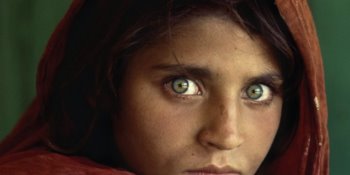 Da Italia refugio a "niña afgana" de ojos verdes de National Geographic