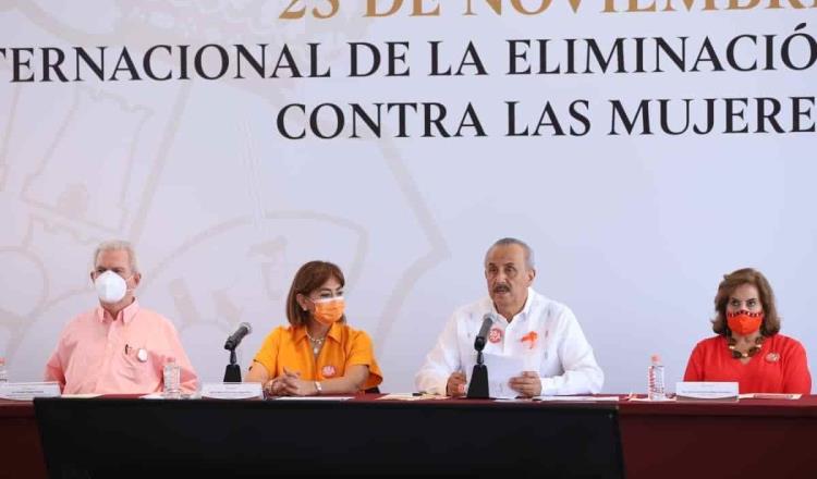 Dan banderazo a 16 días de activismo contra la violencia hacia las mujeres en Tabasco