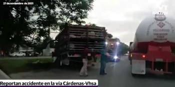 Se vuelca tráiler con cerdos en la Cárdenas-Villahermosa