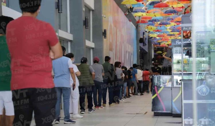 Tabasqueños hacen fila en cines para preventa de ´Spider-Man: No Way Home´