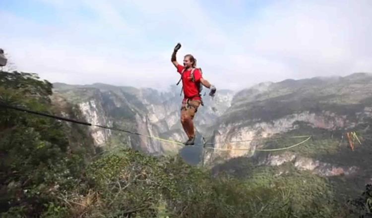 Equilibrista alemán cruza el Cañón del Sumidero con los ojos vendados