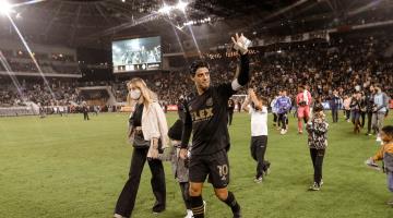 Carlos Vela renueva con Los Ángeles FC para 2022