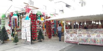 Ambulantes instalan Tianguis Navideños en Parque La Paz y calle Manuel Sánchez Mármol