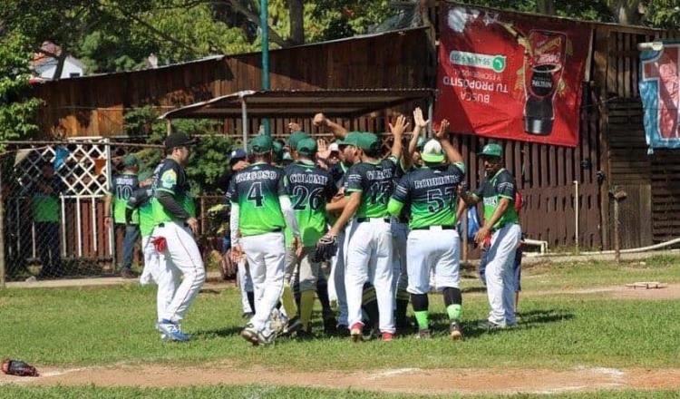 Juchimanes de la UJAT se coronan campeones de sóftbol intergubernamental