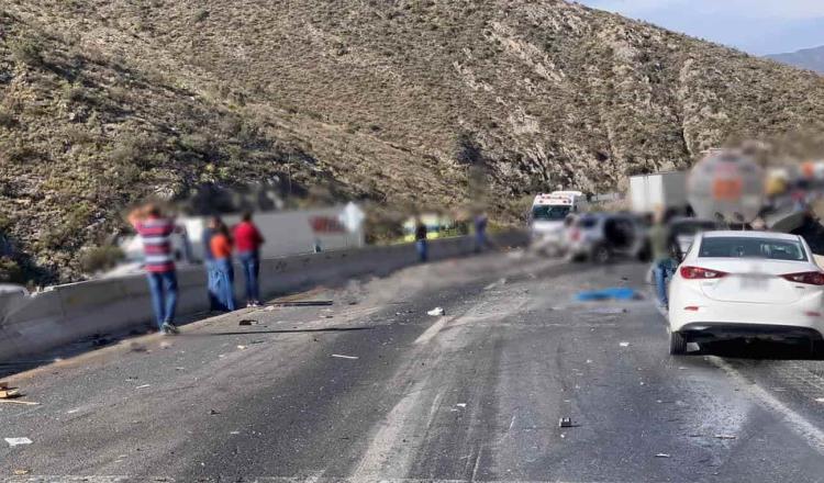 Choque múltiple deja al menos 5 muertos en Coahuila