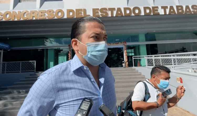 Llama diputado a adultos mayores a confiar en dosis anticovid de refuerzo