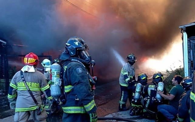 Gobierno de Chile decreta estado de catástrofe por incendio que afectó a más de 100 casas
