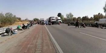 Camioneta del INM habría atropellado a 2 migrantes, tras bloqueo a autopista