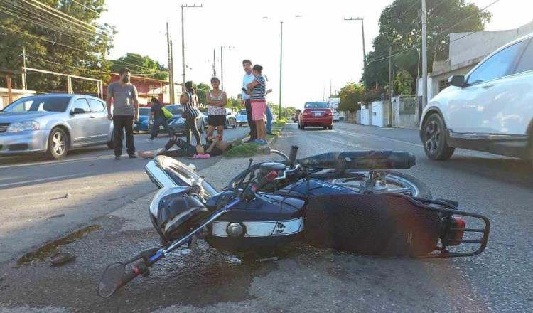 Automóvil embiste motociclista en carretera a la Isla