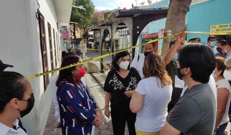 Se reúne alcaldesa con comerciantes afectados de calle Aldama