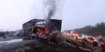 Accidente deja 4 calcinados y 15 heridos en Tamaulipas 