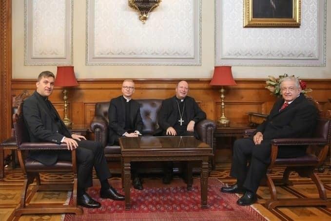 Se “despide” nuncio apostólico Franco Coppola de AMLO