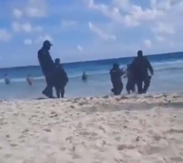 Policías en Cancún agreden a hombre que paseaba a su perro en la playa