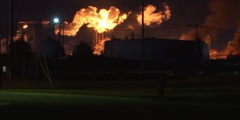 Incendio en refinería de Texas deja 4 personas heridas