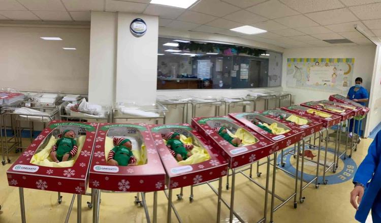 Hospital de Monterrey se viraliza por entregar a recién nacidos en cajas de regalo