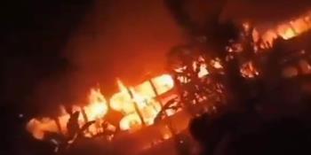 Se incendia ferry en Bangladesh... suman decenas de muertos