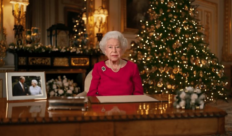 Recuerda reina Isabel II a su esposo Felipe en su mensaje de Navidad