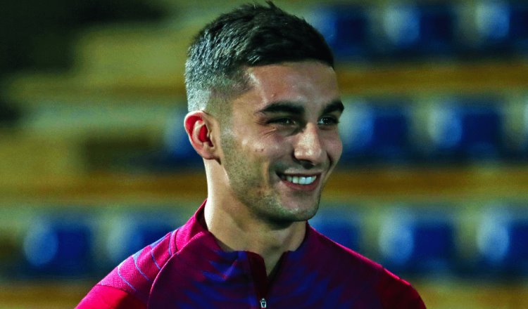 Ferrán Torres, ‘contento’ de llegar al Barça; firma cláusula de mil mde