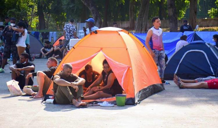Disuelven campamento migrante en Tapachula; salen con salvoconducto