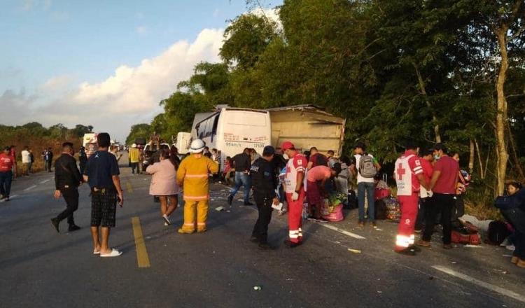 Autobús y tráiler chocan en Quintana Roo, 4 personas resultaron con lesiones de gravedad