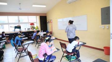 Clases deben seguir siendo presenciales pese a incremento de COVID: Obispo