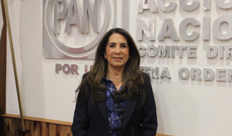 Renuncia exfuncionaria de Felipe Calderón al PAN
